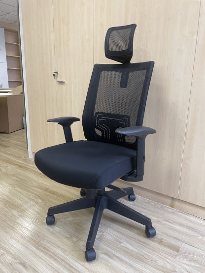 เก้าอี้สำนักงานหลังสูง แบรนด์ Merryfair เบาะผ้าสีดำ