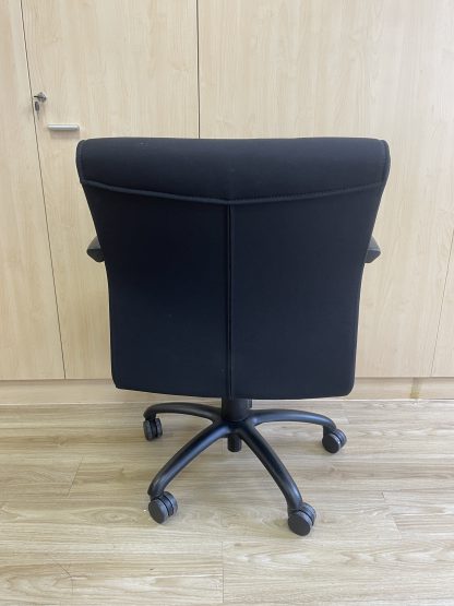 เก้าอี้สำนักงาน (แบบ 1) แบรนด์ Modernform เบาะผ้าสีดำ