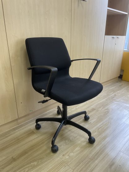 เก้าอี้สำนักงาน (แบบ 2) แบรนด์ Modernform เบาะผ้าสีดำ
