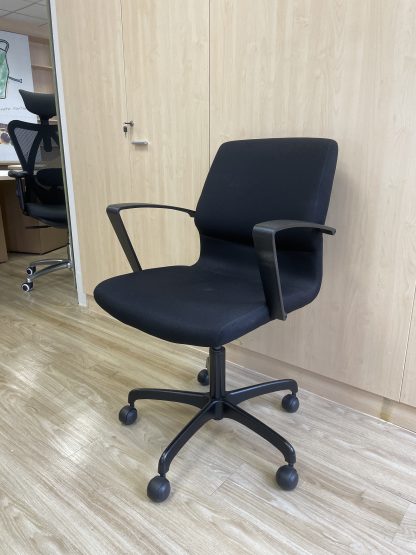 เก้าอี้สำนักงาน (แบบ 2) แบรนด์ Modernform เบาะผ้าสีดำ
