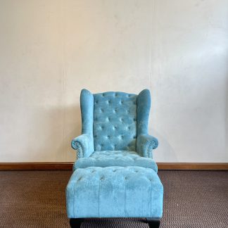 เก้าอี้อาร์มเเชร์ พร้อมสตูล เบาะผ้ากำมะหยี่สีฟ้า พนักพิงหลังดึงดุม