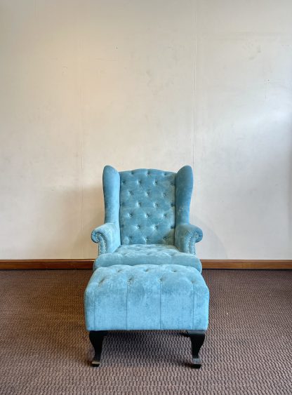 เก้าอี้อาร์มเเชร์ พร้อมสตูล เบาะผ้ากำมะหยี่สีฟ้า พนักพิงหลังดึงดุม