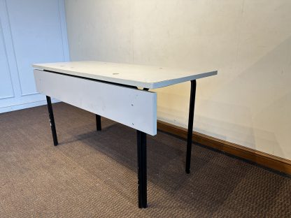 โต๊ะทำงาน ท็อปไม้ MDF สีขาว โคงขาเหล็ก สีดำ