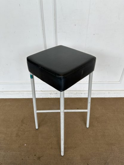 เก้าอี้บาร์ เบาะหนังเทียม สีดำ โครงขาเหล็ก แบรนด์ Fergie