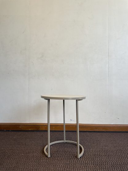 โต๊ะข้าง ท็อปไม้ MDF สีน้ำตาล โครงขาเหล็ก แบรนด์ Modernform