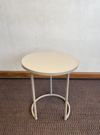 โต๊ะข้าง ท็อปไม้ MDF สีน้ำตาล โครงขาเหล็ก แบรนด์ Modernform
