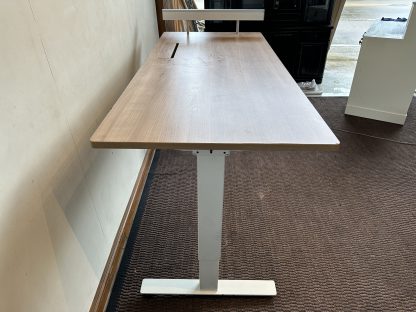 โต๊ะทำงานปรับระดับไฟฟ้า ท็อปไม้ 1.8 เมตร สีบีช