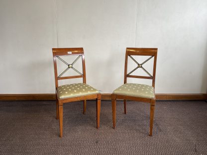 เก้าอี้ไม้โอ๊ค (แบบที่ 2) เบาะผ้าสีเขียว พนักพิงหลังรูปตัว X