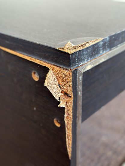 โต๊ะข้างเตียง แบรนด์ SB 1 ลิ้นชักสีขาวไฮกลอส ไม้ MDF สีน้ำตาลลายไม้