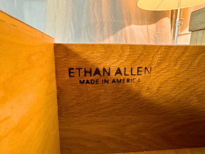 21 ตู้เก็บของไม้โอ๊ค 3 ลิ้นชัก แบรนด์ ETHAN ALLEN ตัวที่ 2