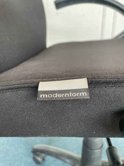 เก้าอี้สำนักงาน แบรนด์ Modernform เบาะหุ้มผ้าสีดำ