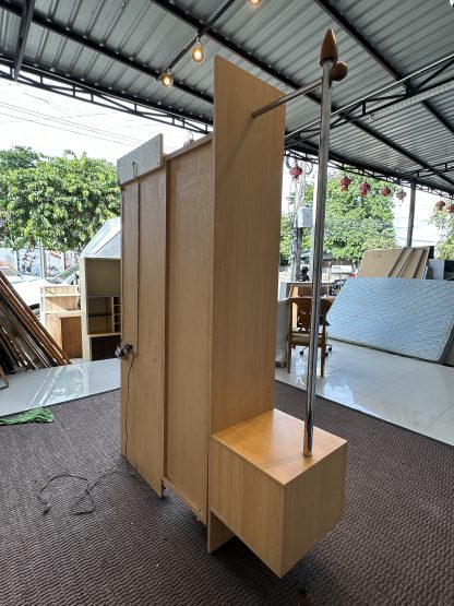 ชุดโต๊ะเครื่องแป้งแบบยืน พร้อมราวแขวนในตัว แบรนด์ SB FURNITURE