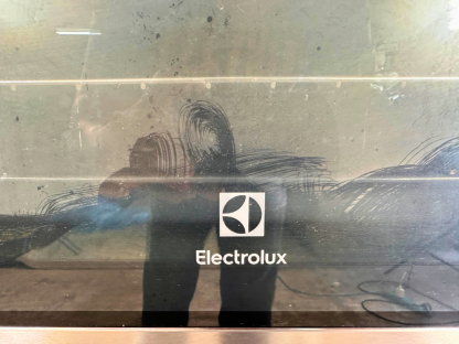 35 เตาอบแบบ Built-In แบรนด์ Electrolux รุ่น EOB2400AOX