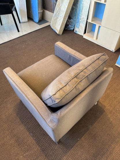 เก้าอี้อาร์มแชร์ แบรนด์ IKEA รุ่น MELBY