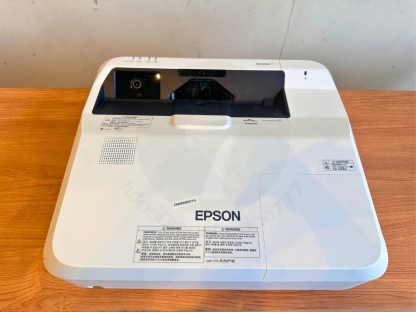 50 โปรเจคเตอร์ Epson รุ่น EB-1450Ui พร้อมอุปกรณเสริมตามภาพ