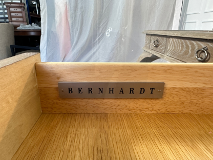 33 โต๊ะทำงานไม้นอก 3 ลิ้นชัก ขาโค้ง แบรนด์ Bernhardt