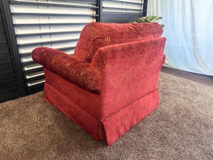32 อาร์มแชร์แขนม้วน เบาะผ้ากำมะหยี่สีแดงลายพาสลีย์ แบรนด์ ETHAN ALLEN