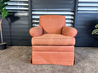 35 อาร์มแชร์แขนม้วน เบาะผ้าลายสีแดง แบรนด์ ETHAN ALLEN พร้อมหมอนอิง 1 ใบ