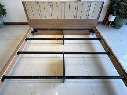 เตียง ขนาด 6 ฟุต ขาและคานเหล็ก โครงไม้ MDF สีน้ำตาล