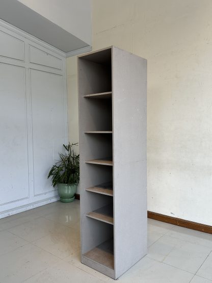 ตู้โชว์ทรงสูง 6 ชั้น แบรนด์ SB FURNITURE ชั้นปรับระดับได้ โครงไม้ MDF สีเทาอ่อน