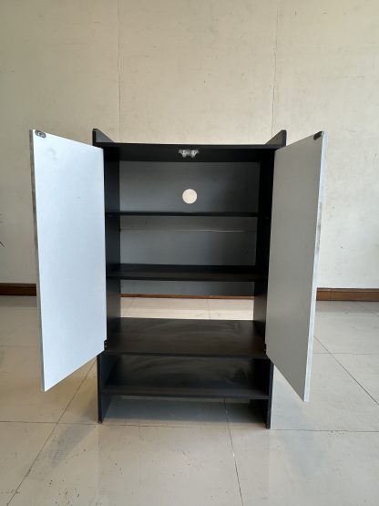 ตู้เก็บรองเท้า 2 บานเปิดสีขาว โครงไม้ MDF สีเทา