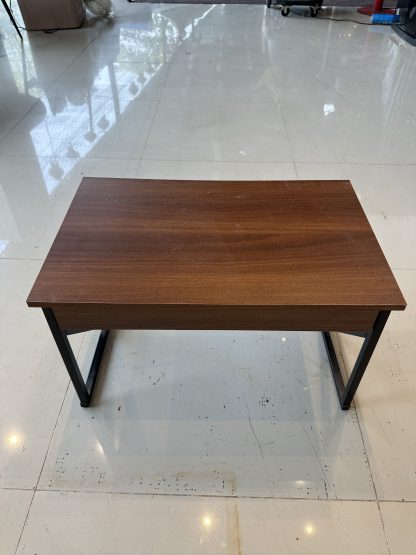 ชั้นเสิร์มวางของ ท็อปไม้ MDF สีน้ำตาลลายไม้ โครงขาเหล็กสีดำ