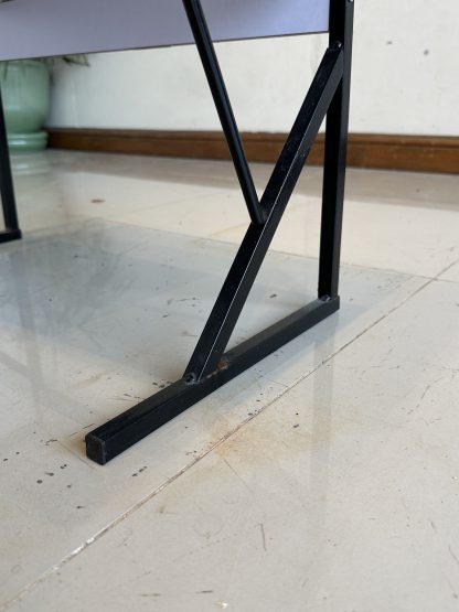 ชั้นเสิร์มวางของ ท็อปไม้ MDF สีน้ำตาลลายไม้ โครงขาเหล็กสีดำ