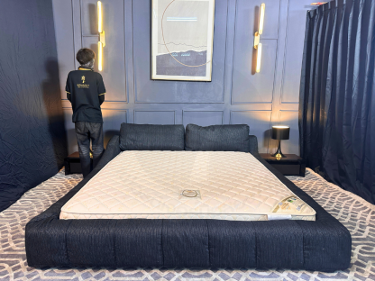 24 เตียงนอนขนาด ขนาด 6 ฟุต หุ้มผ้านวมสีดำ แบรนด์ LifeStyle พร้อมฟูก แบรนด์ Sealy รุ่น Vienna ชุดที่ 1