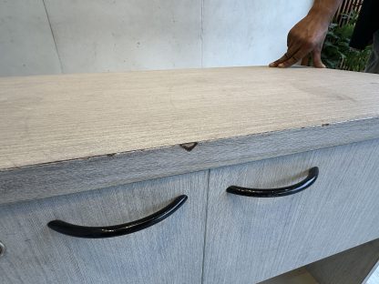 ตู้เก็บของ 2 บานเปิด โครงไม้ MDF สีเทาลายไม้ แผ่นหลังสีขาว