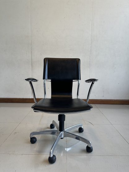 เก้าอี้สำนักงาน แบรนด์ MODERNFORM เบาะหุ้มหนัง PU สีดำ