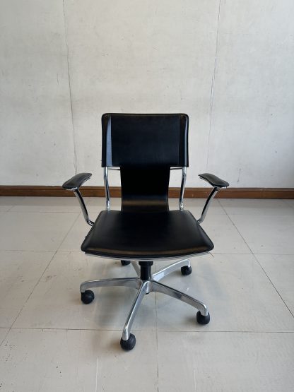 เก้าอี้สำนักงาน แบรนด์ MODERNFORM เบาะหุ้มหนัง PU สีดำ