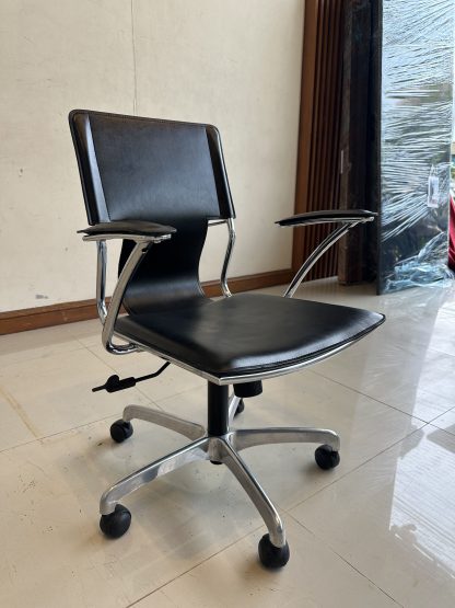 เก้าอี้สำนักงาน แบรนด์ MODERNFORM เบาะหุ้มหนัง PU สีดำ