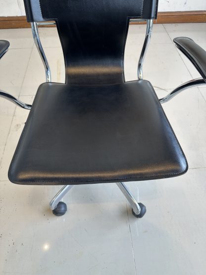 เก้าอี้สำนักงาน แบรนด์ MODERNFORM เบาะหุ้มหนัง PU สีดำ