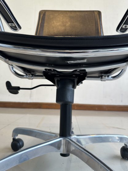 เก้าอี้สำนักงาน แบรนด์ MODERNFORM เบาะหุ้มหนัง PU สีดำ
