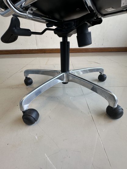 เก้าอี้สำนักงาน แบรนด์ MODERNFORM เบาะหุ้มหนัง PU สีดำ