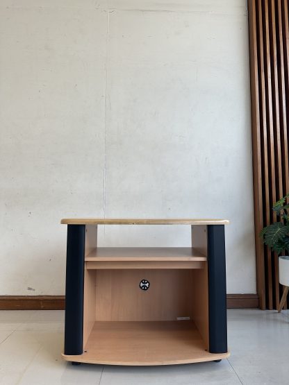 ตู้วางทีวี 2 ช่องวางของ โครงไม้ MDF สีบีชลายไม้ ล้อเลื่อน