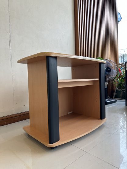 ตู้วางทีวี 2 ช่องวางของ โครงไม้ MDF สีบีชลายไม้ ล้อเลื่อน
