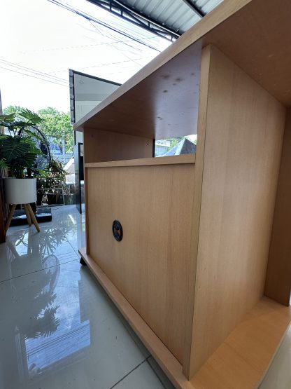 ตู้วางทีวี 2 ช่องวางของ โครงไม้ MDF สีบีชลายไม้ ล้อเลื่อน