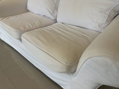 โซฟา 2 ที่นั่ง เบาะสีครีม แบรนด์ IKEA รุ่น EKTORP