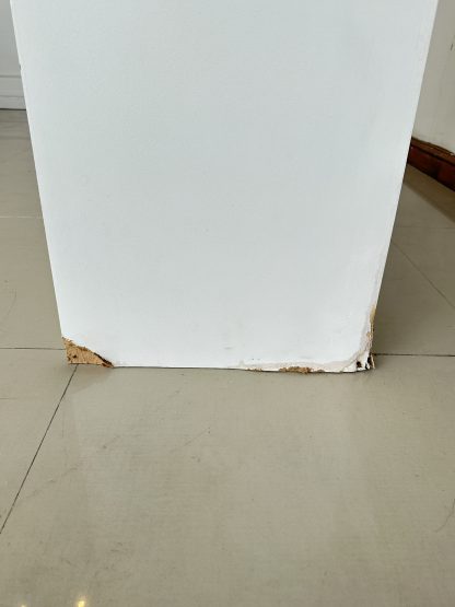 ตู้พระ สไตล์โมเดิร์น 2 ลิ้นชัก 2 บานเปิด โครงไม้ MDF สีขาว
