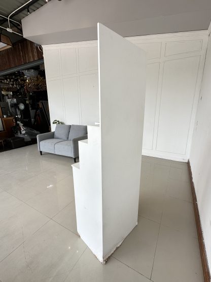 ตู้พระ สไตล์โมเดิร์น 2 ลิ้นชัก 2 บานเปิด โครงไม้ MDF สีขาว