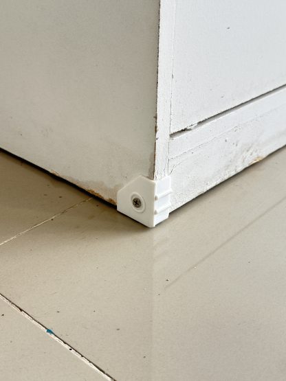 ตู้พระ สไตล์โมเดิร์น 2 ลิ้นชัก 2 บานเปิด โครงไม้ MDF สีขาว