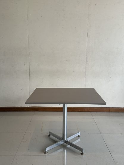 โต๊ะทานอาหาร ท็อปไม้ MDF สีเทา โครงเหล็ก ขาสแตนเลส
