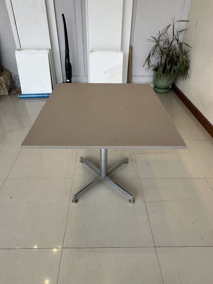 โต๊ะทานอาหาร ท็อปไม้ MDF สีเทา โครงเหล็ก ขาสแตนเลส