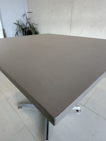 โต๊ะทานอาหาร ท็อปไม้ MDF สีเทา โครงเหล็ก ขาสแตนเลส