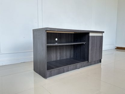 ตู้วางทีวี 1 บานเปิด โครงไม้ MDF สีเทาลายไม้