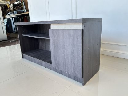 ตู้วางทีวี 1 บานเปิด โครงไม้ MDF สีเทาลายไม้