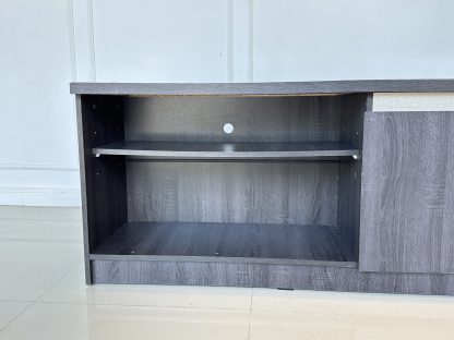 ตู้วางทีวี 1 บานเปิด โครงไม้ MDF สีเทาลายไม้
