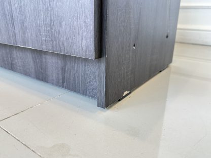 ตู้วางทีวี 1 บานเปิด โครงไม้ MDF สีเทาลายไม้