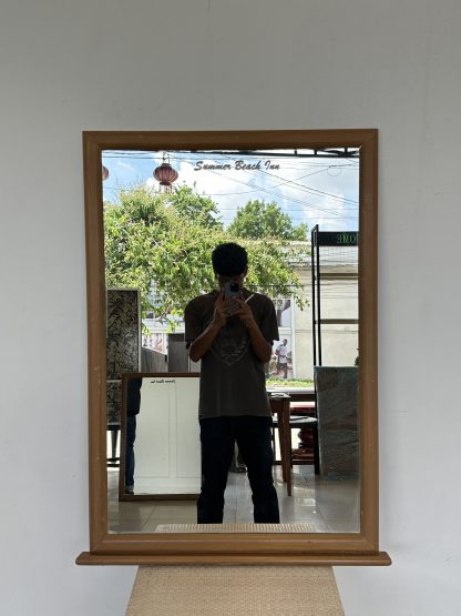 บานกระจกติดผนัง กรอบไม้จริงสีน้ำตาล ปิดแผ่นไม้อัดด้านหลัง